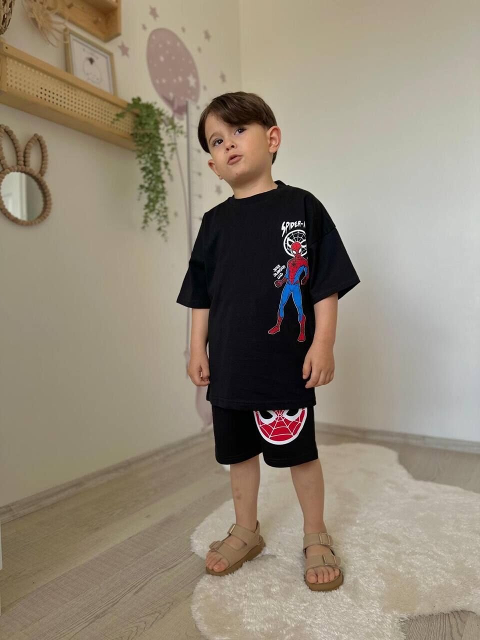 Spiderman şortlu