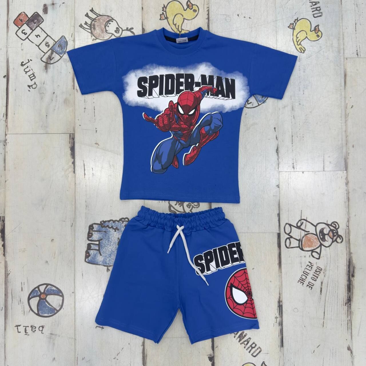 Spiderman şortlu