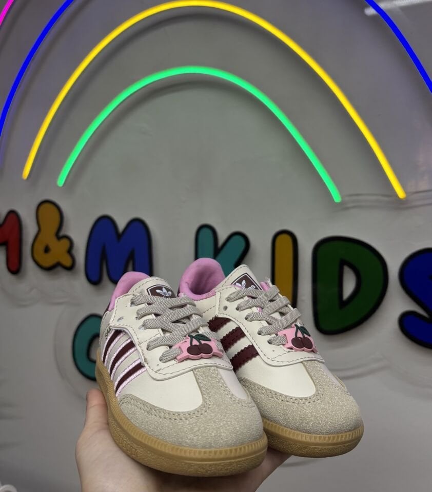 Kiraz desenli ayakkabı