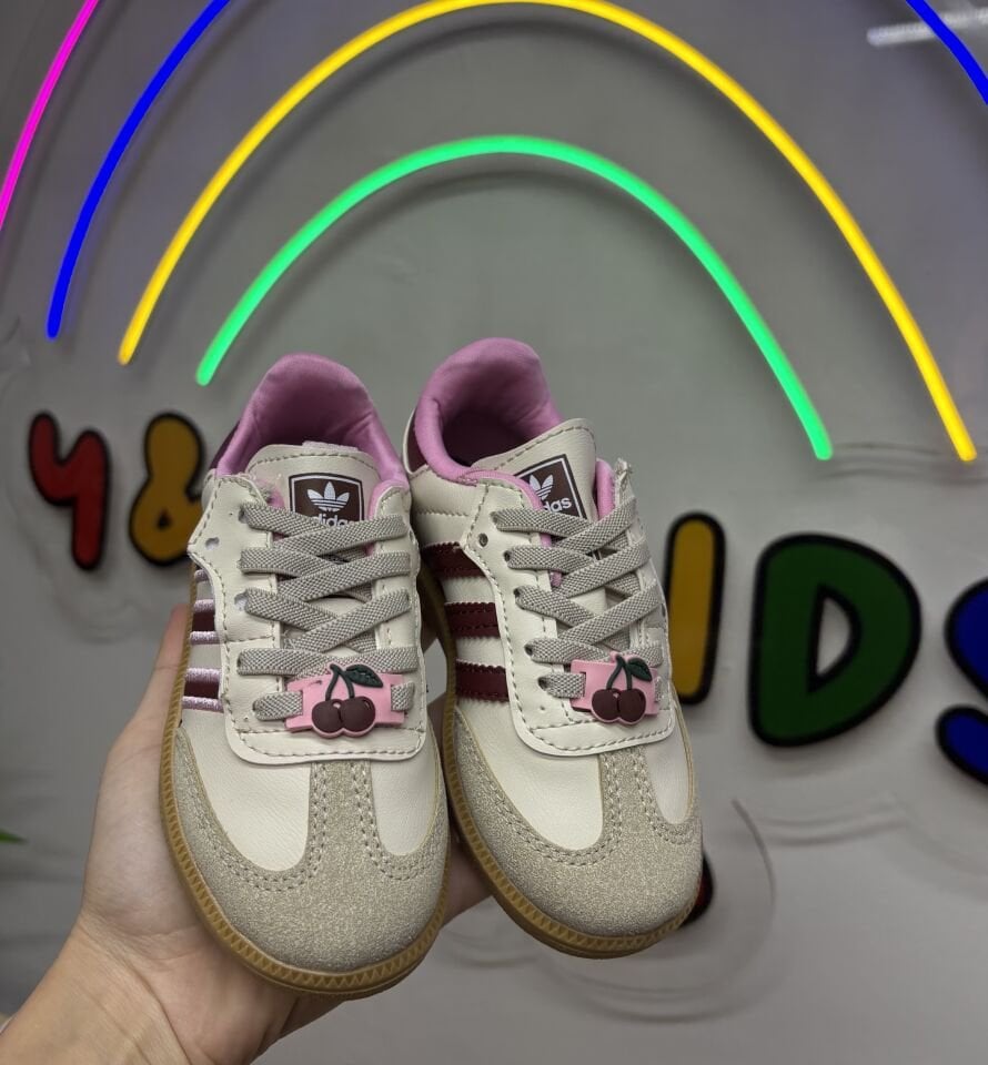 Kiraz desenli ayakkabı