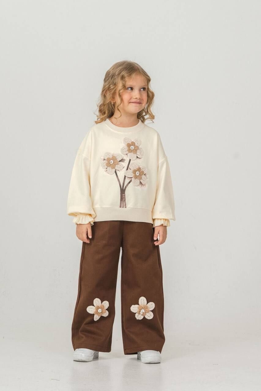 Çiçek desenli takım