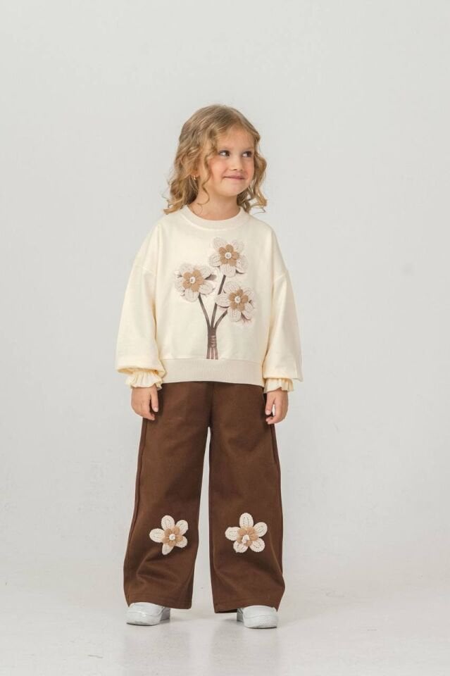 Çiçek desenli takım