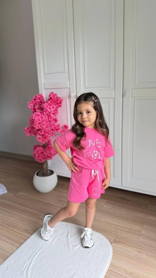 Pembe Şortlu Takım