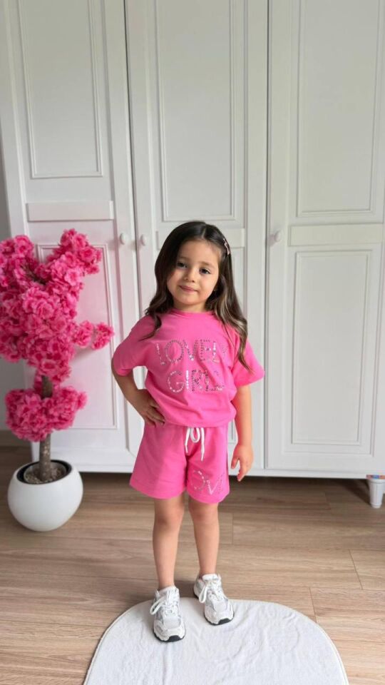 Pembe Şortlu Takım