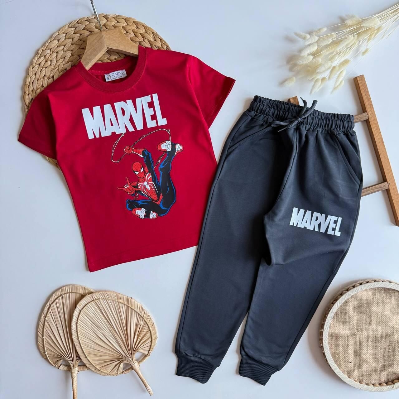 Kırmızı Marvel Takım