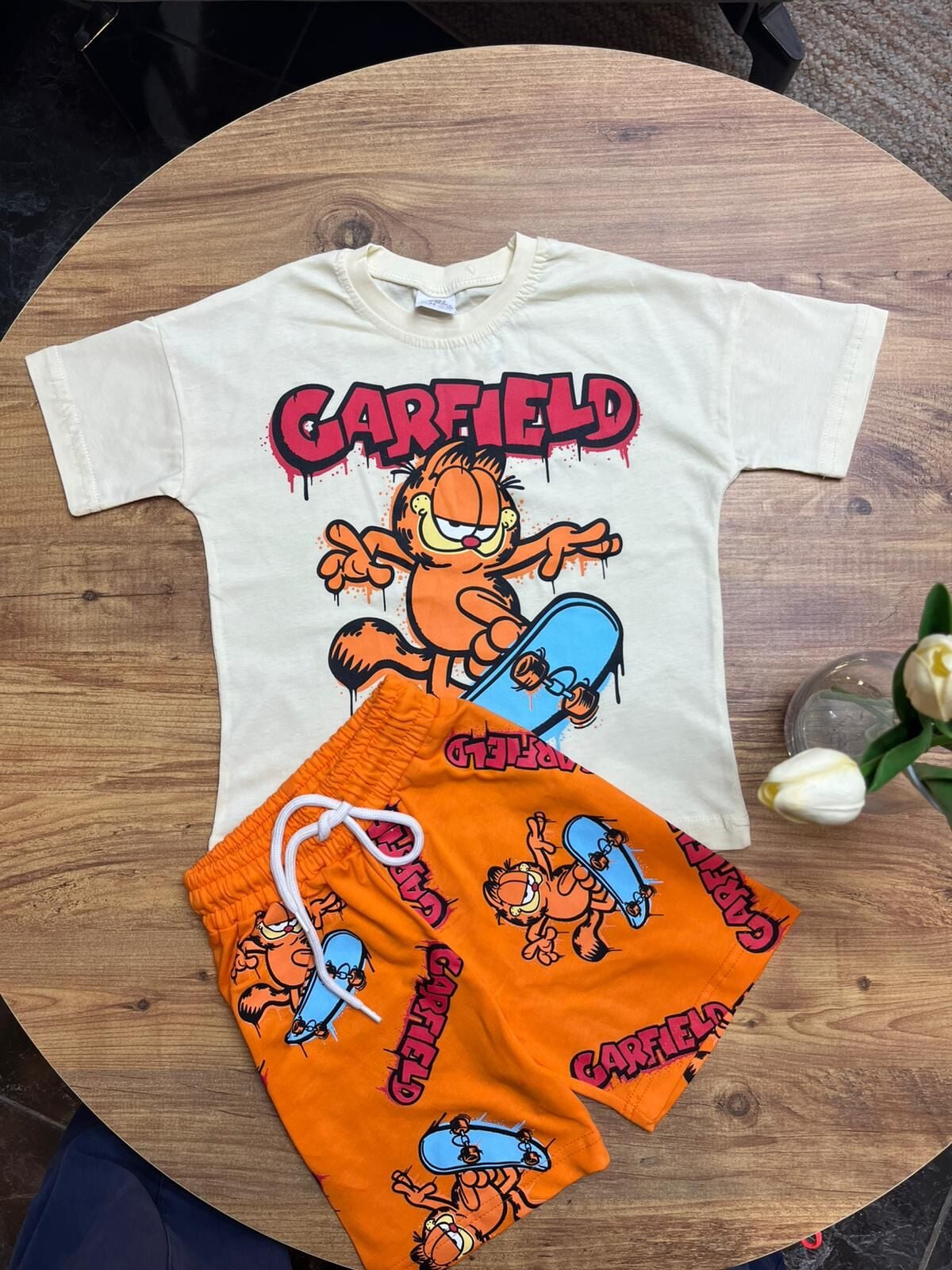 Garfiled desenli takım
