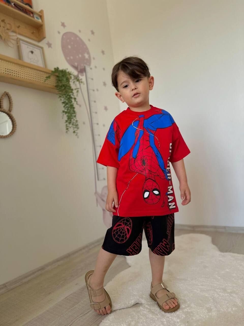 Spiderman şortlu