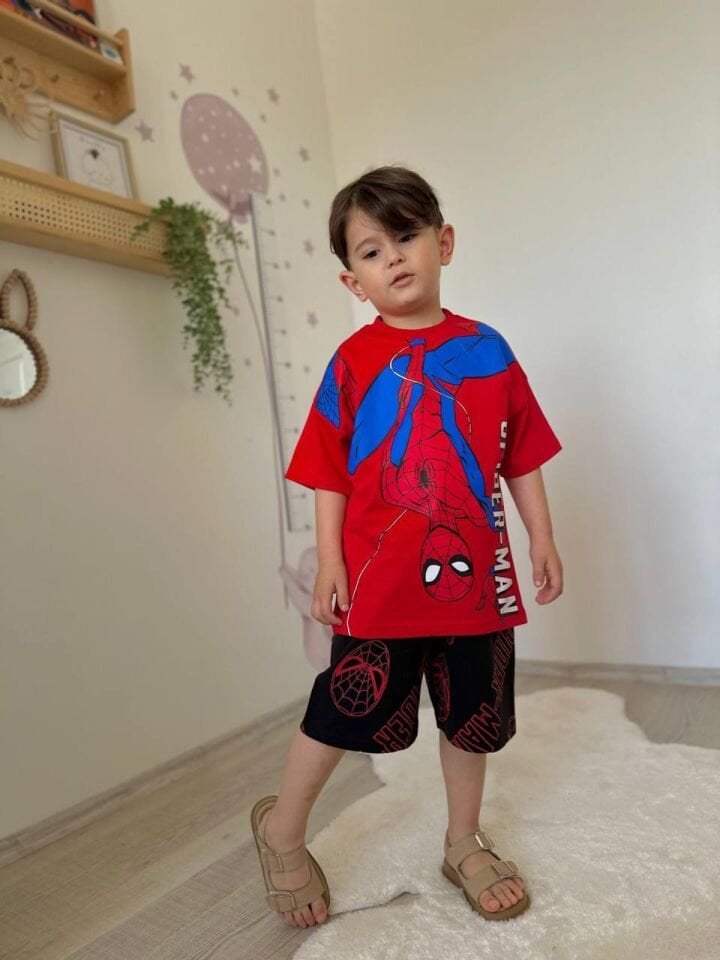 Spiderman şortlu