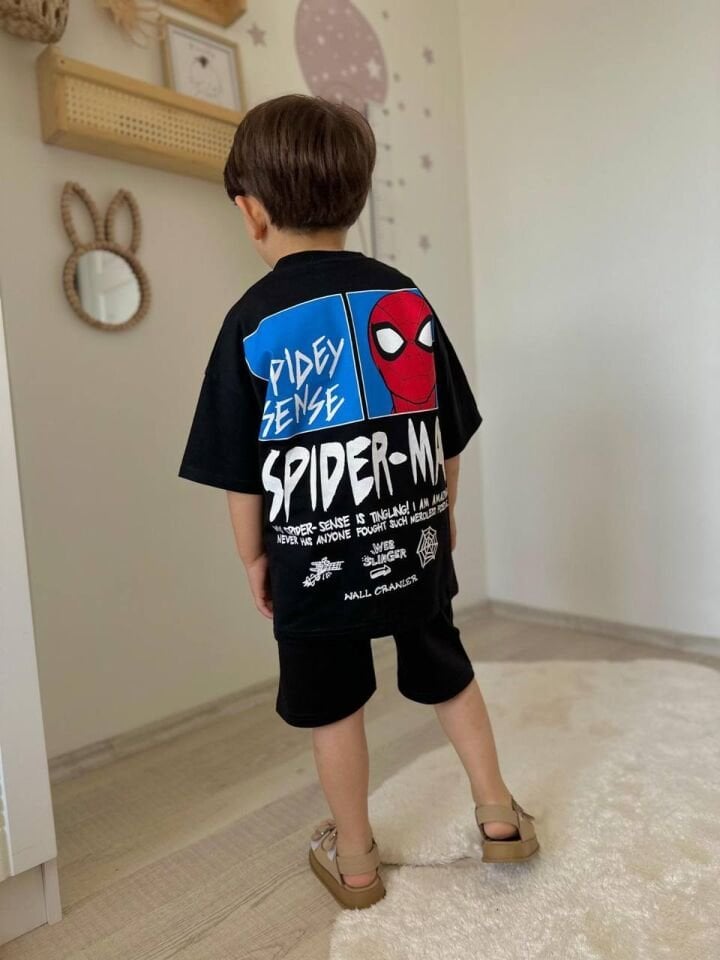 Spiderman şortlu