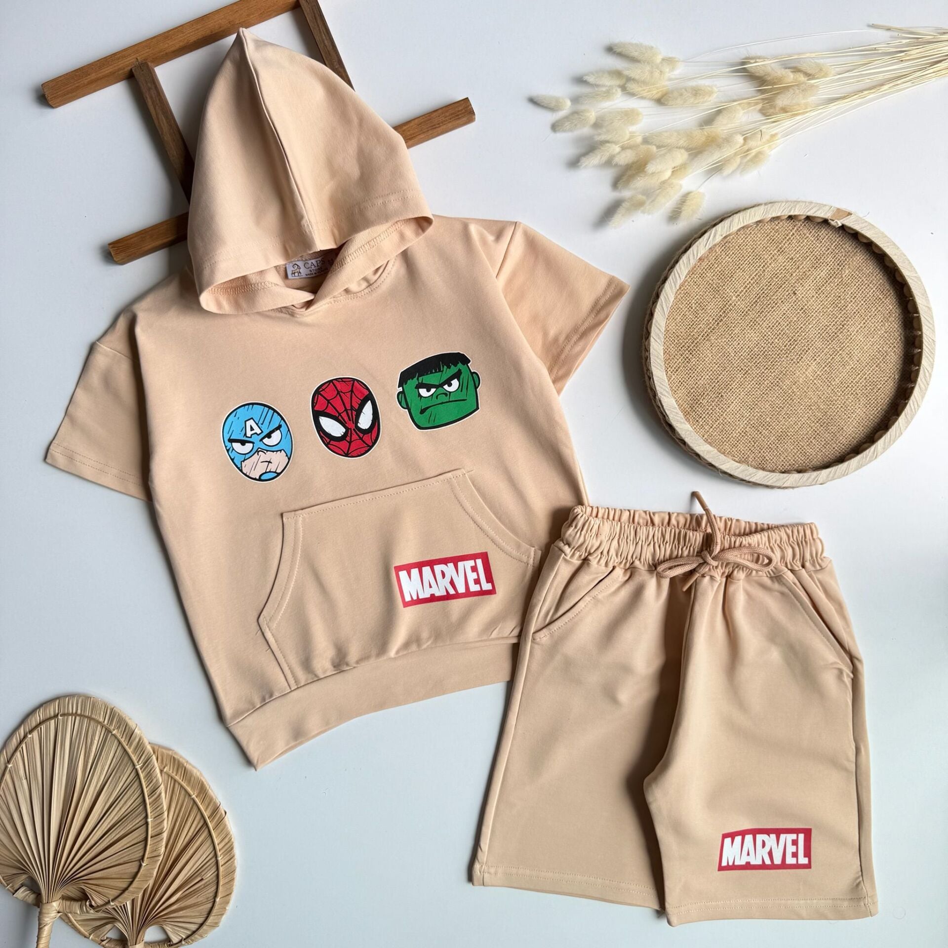 Kapüşonlu Marvel takım