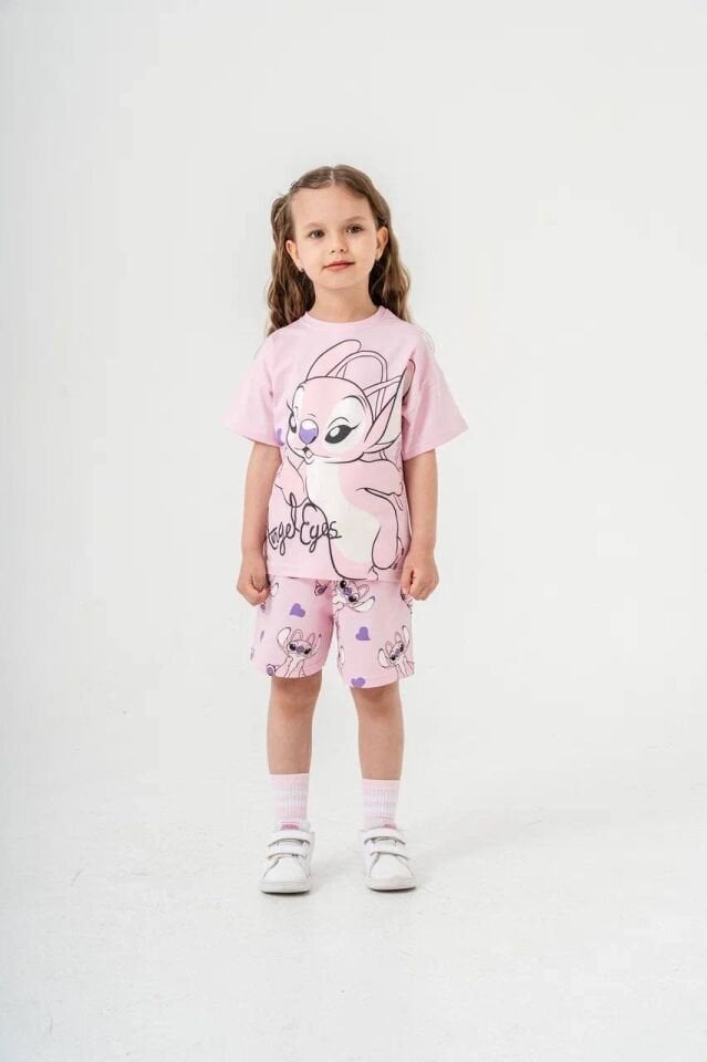 Pembe şortlu takım