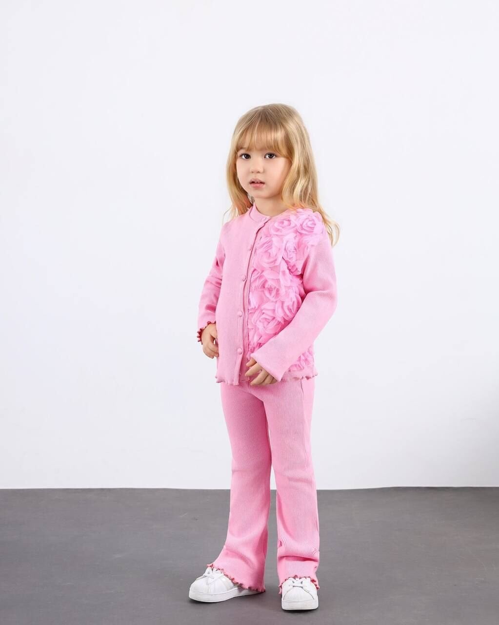 Gül detaylı takım