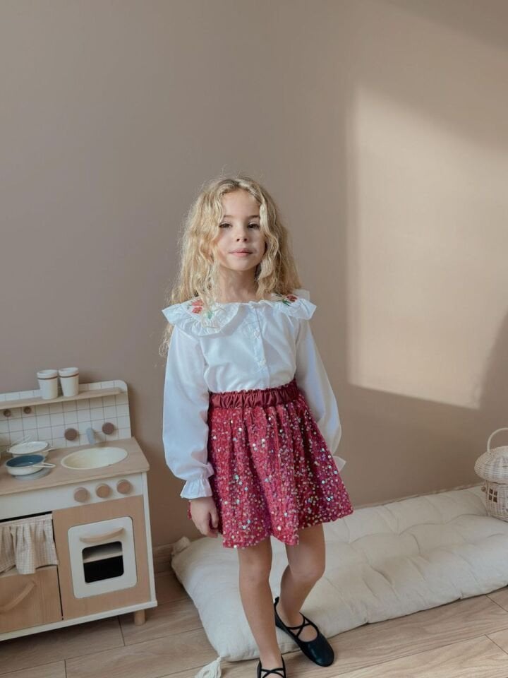 Bebe yaka pullu etekli takım