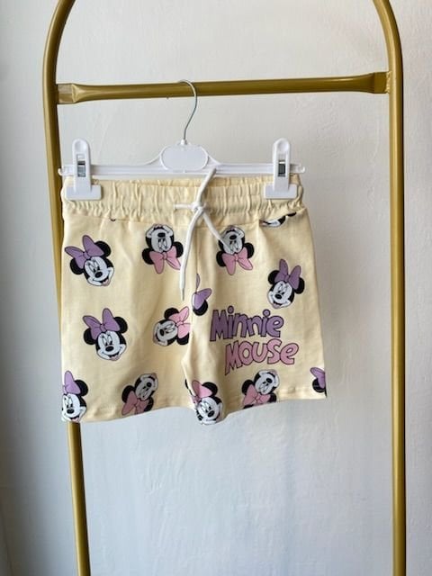 Minnie Mouse şortlu