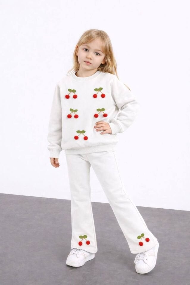 Kirazlı beyaz takım