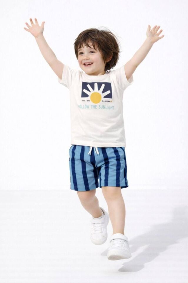 Güneş Desenli Çizgili Şortlu Takım