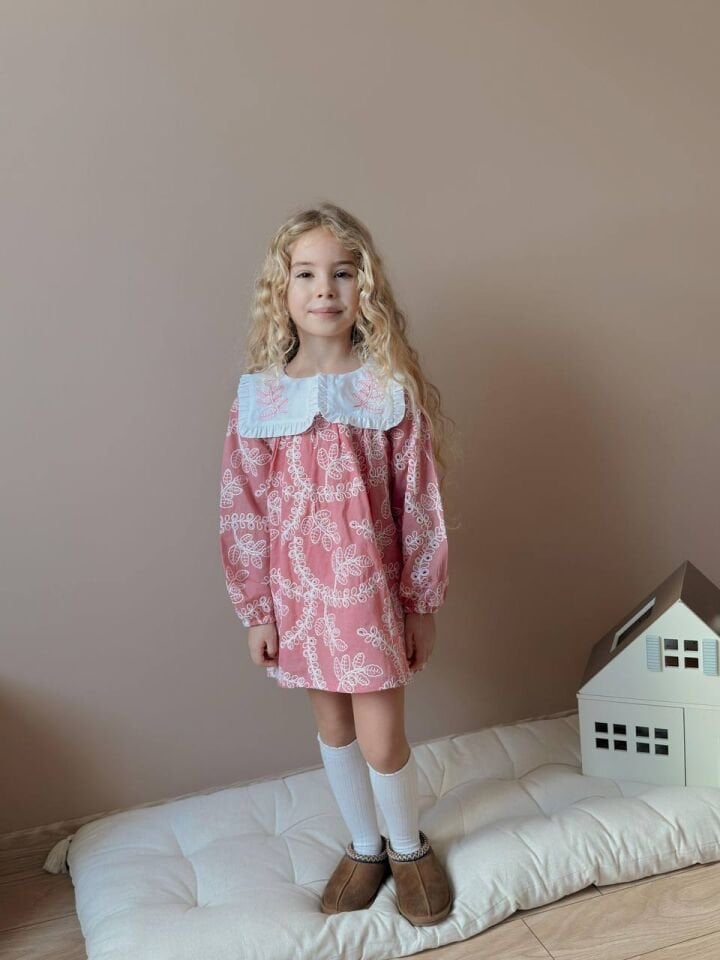 Bebe yaka fistolu elbise