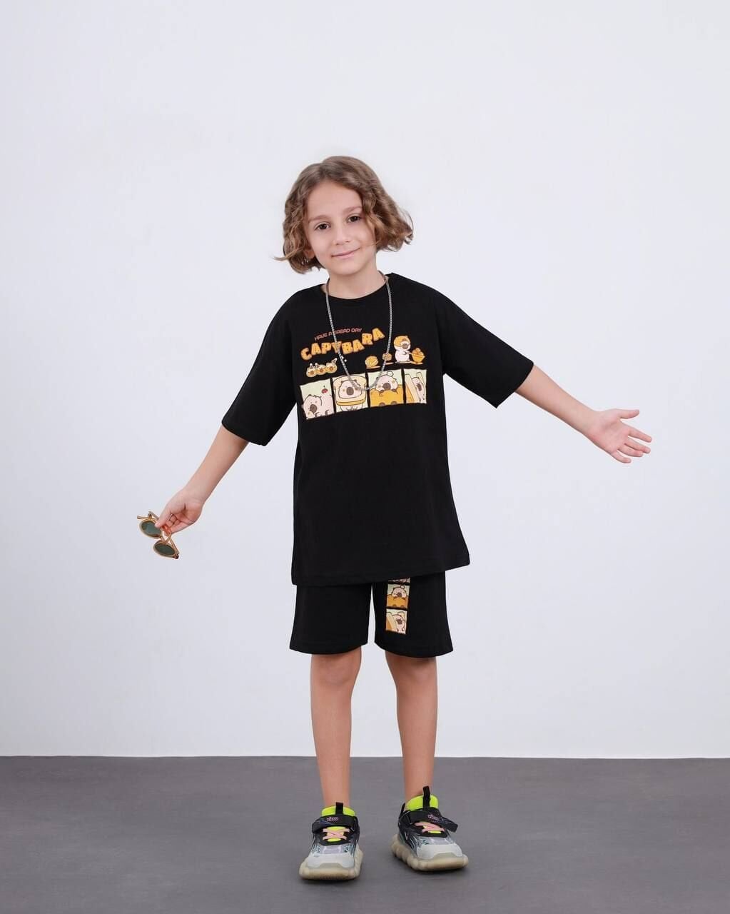 Capybara siyah şortlu takım