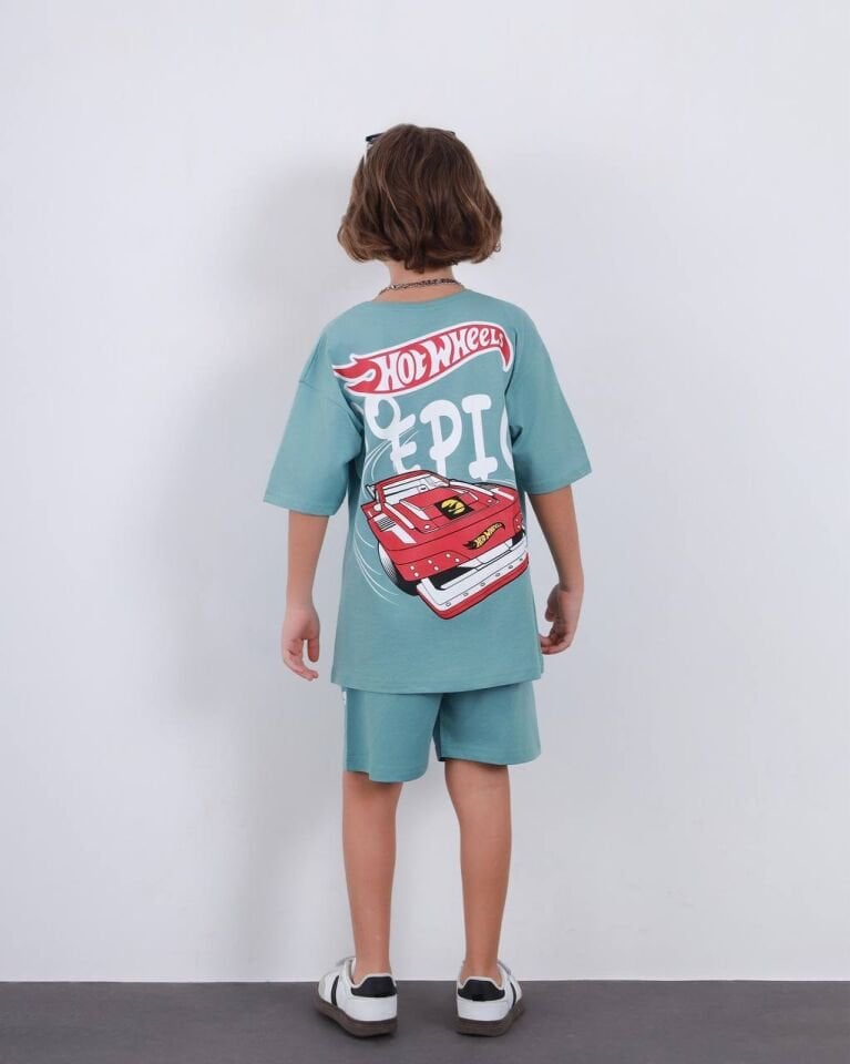 Yeşil şortlu takım