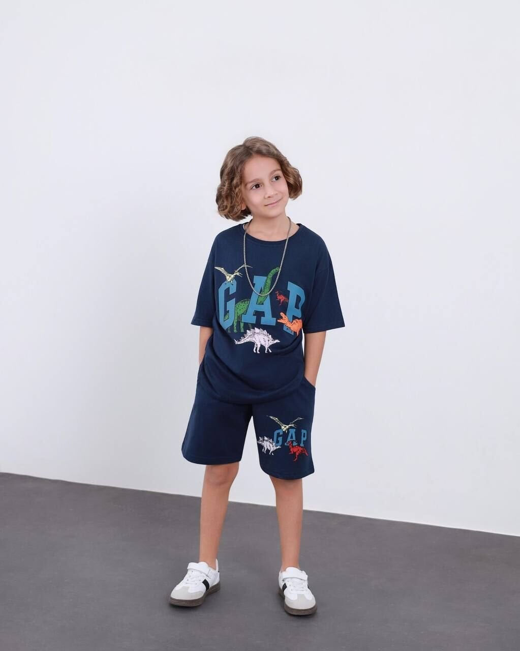 Dinazor baskılı lacivert takım