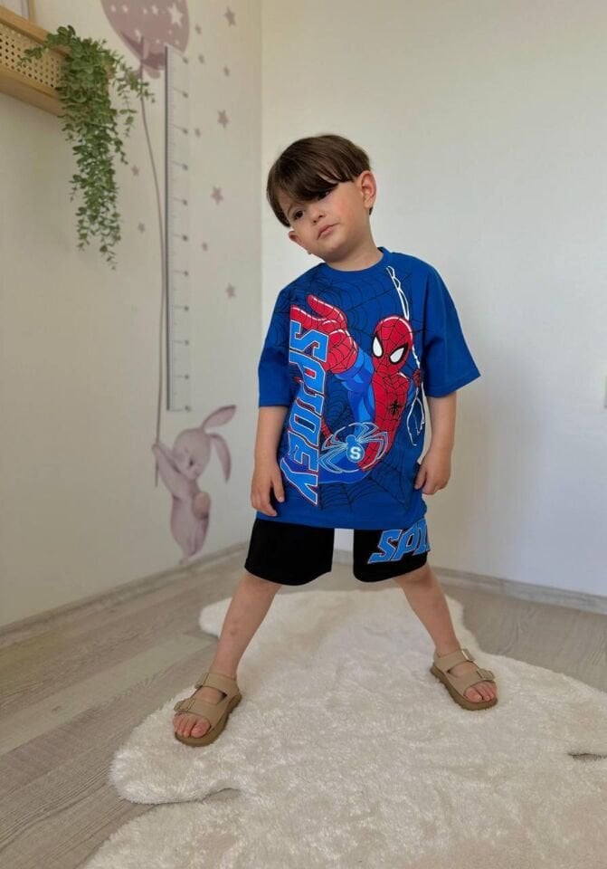 Spiderman şortlu