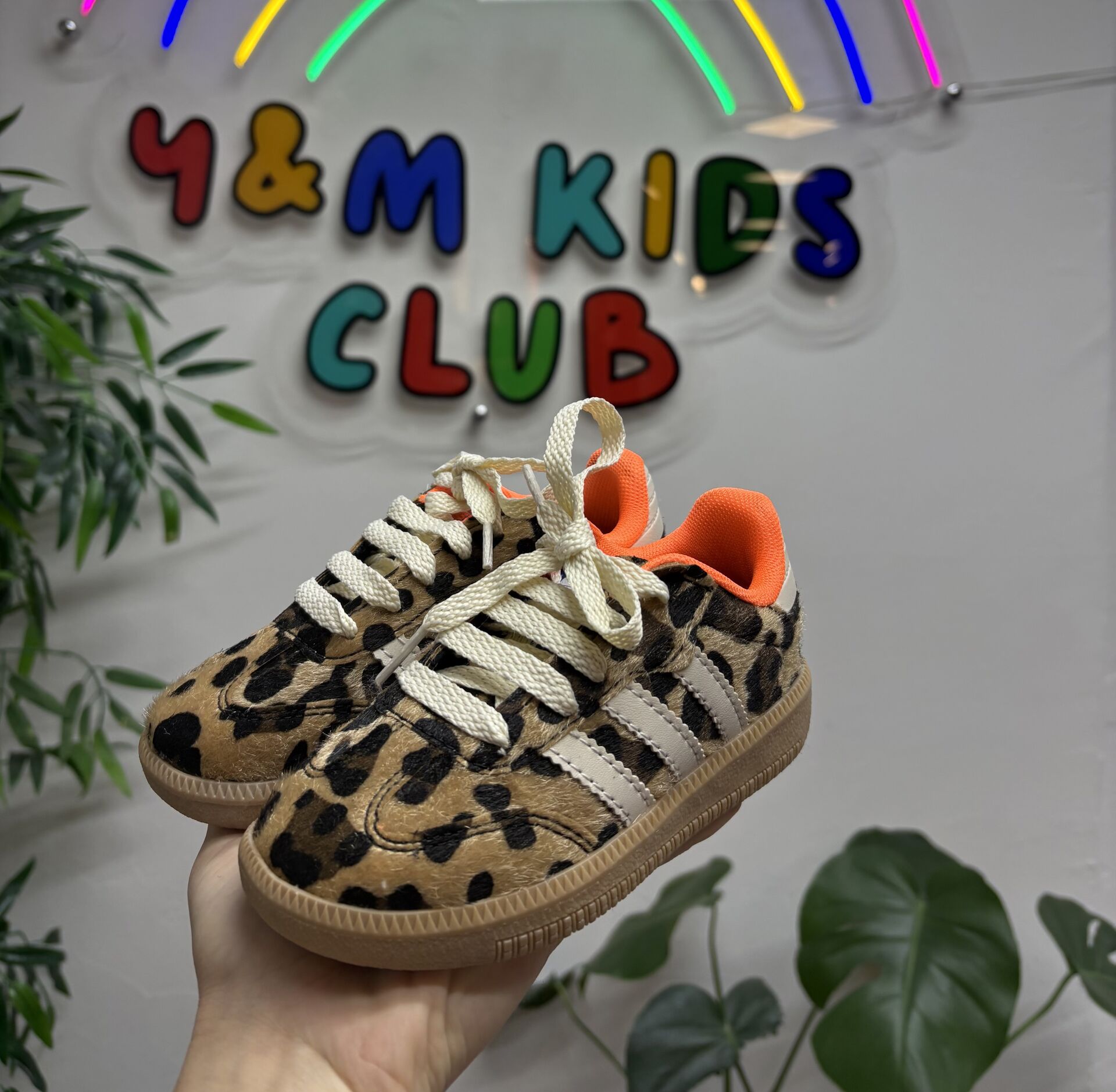 Adids leopar desenli ayakkabı